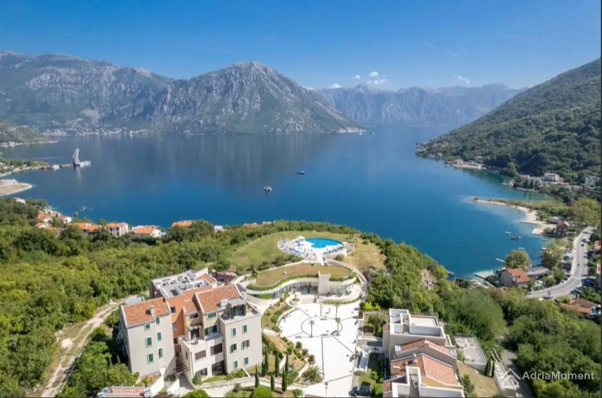 Prodaja, dvosoban stan, 90m², Morinj, Kotor
