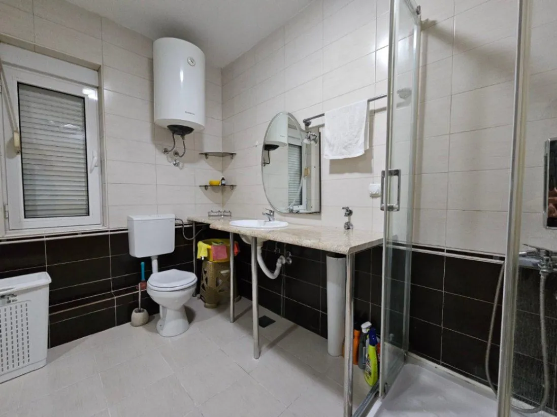 Izdavanje, dvosoban stan, 75m², Stari Aerodrom, Podgorica