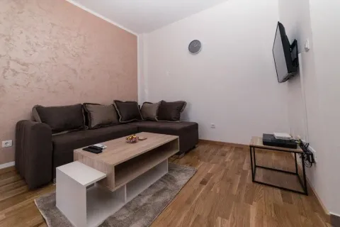 Rent, one bedroom apartment, 45m², Blok 6, Podgorica - image 9