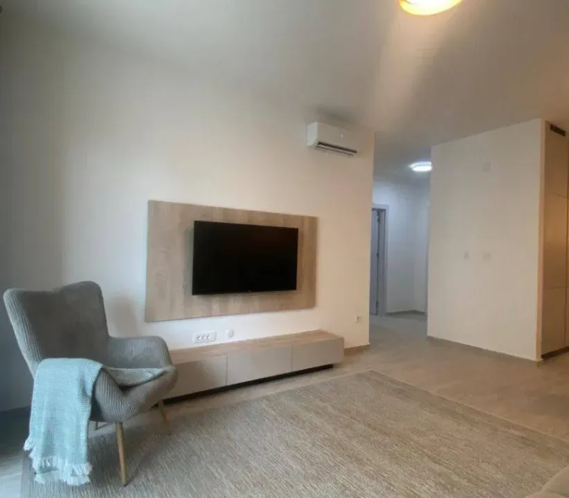 Izdavanje, jednosoban stan, 58m², Bečići, Budva
