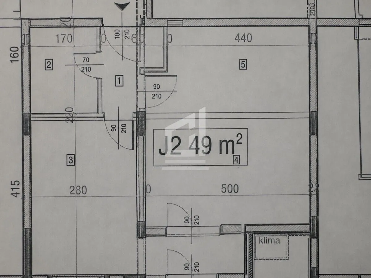 Prikaz dijela arhitektonskog plana stana sa dimenzijama prostorija.