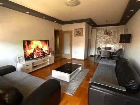 Izdavanje, dvosoban stan, 76m², Preko Morače, Podgorica - image 2