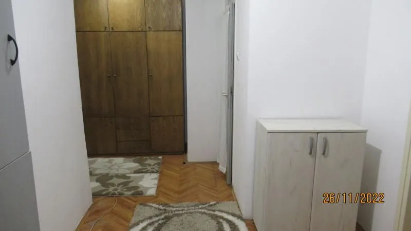 Izdavanje, četvorosoban stan, 96m², Centar, Niš