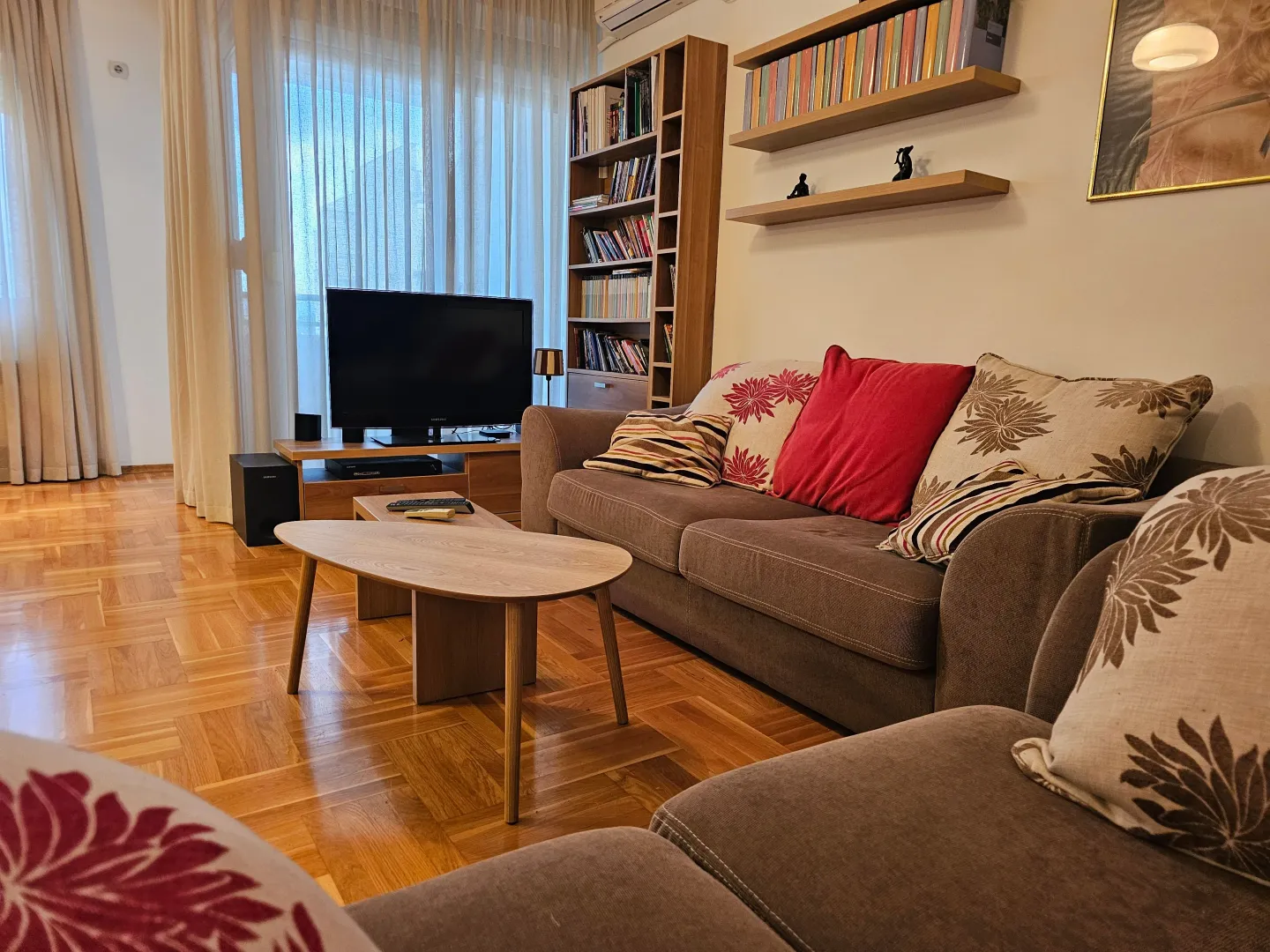 Izdavanje, dvosoban stan, 60m², Blok 9, Podgorica