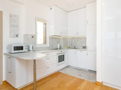 Rent, two bedroom apartment, 70m², Donja Lastva, Tivat - image 8