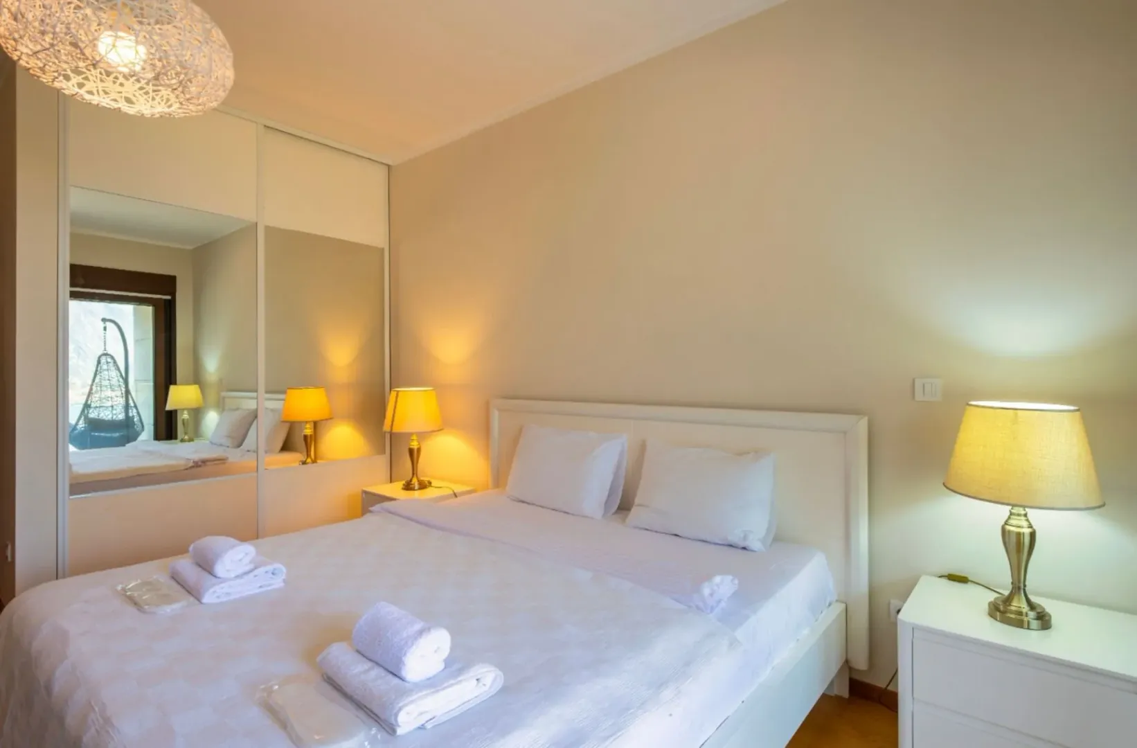 Izdavanje, trosoban stan, 141m², Škaljari, Kotor