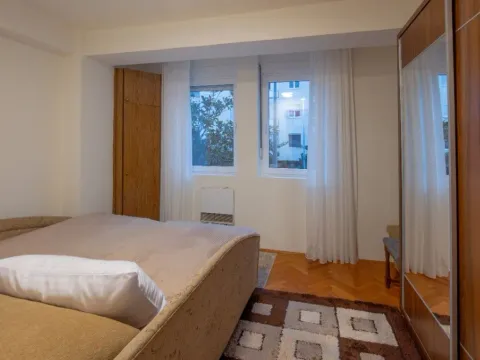 Izdavanje, dvosoban stan, 50m², Centar, Podgorica - image 2