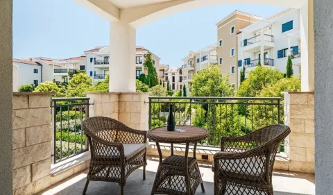 Prodaja, jednosoban stan, 71m², Luštica Bay, Tivat - image 11