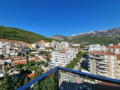 Pogled sa terase na grad, okolna brda i planine. - image 6