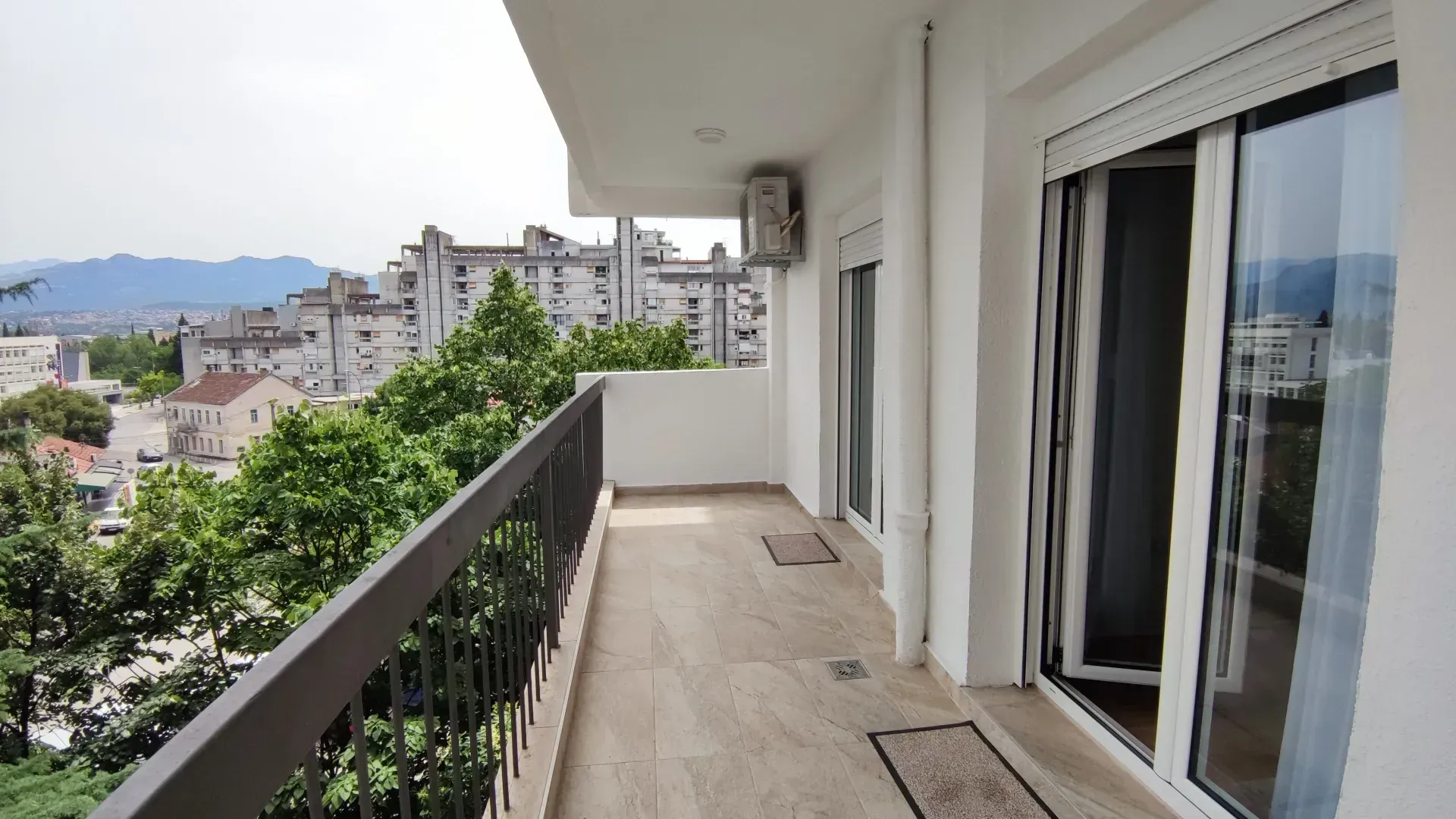 Izdavanje, dvosoban stan, 86m², Centar, Podgorica