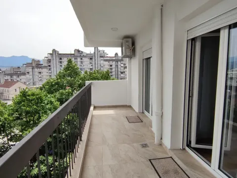 Rent, two bedroom apartment, 86m², Centar, Podgorica - image 11