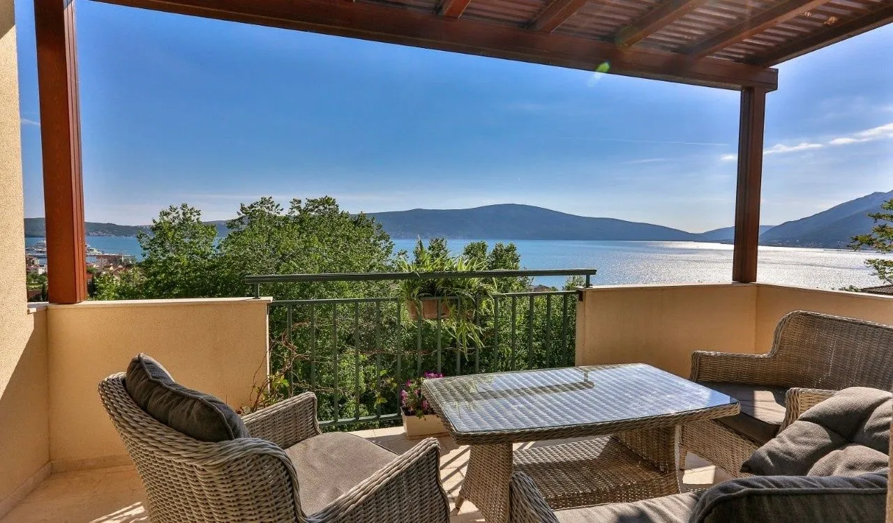 Prodaja, kuća, 240m², Donja Lastva, Tivat