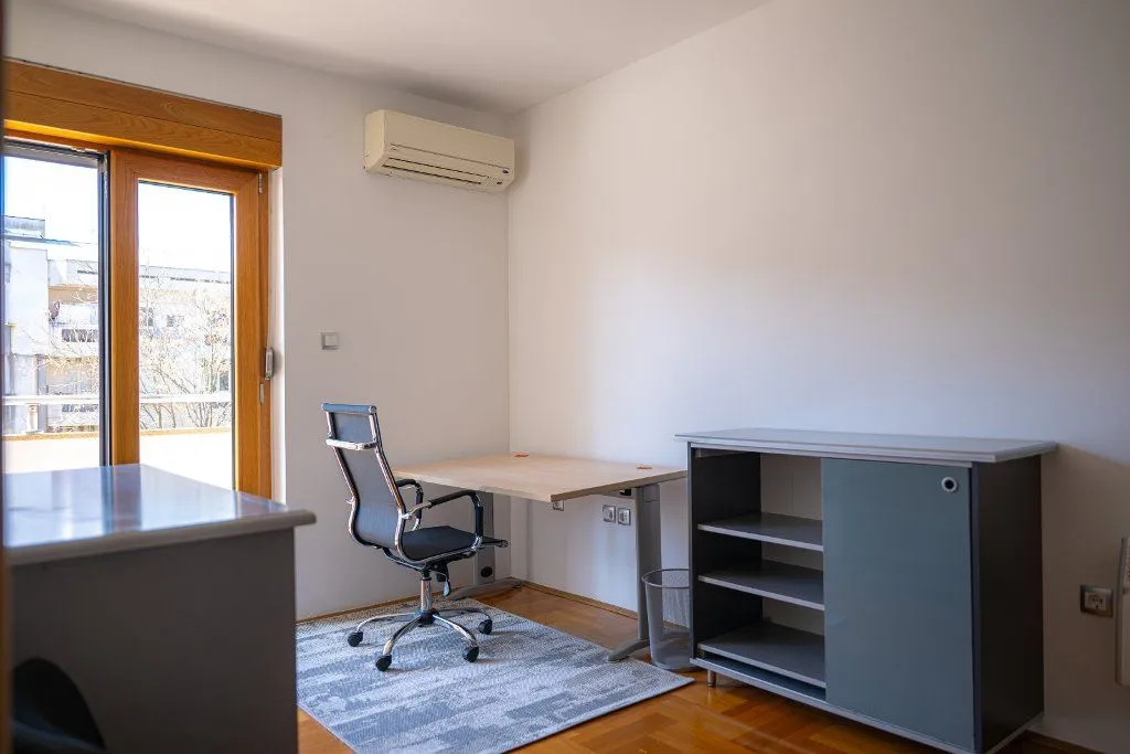 Rent, office space, 52m², Preko Morače, Podgorica