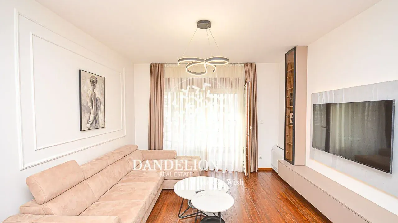 Izdavanje, dvosoban stan, 72m², Master Kvart, Podgorica