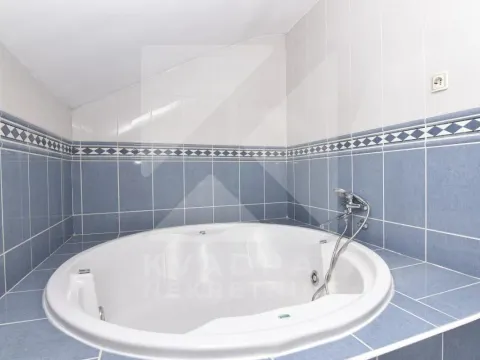 Izdavanje, kuća, 250m², Zagorič, Podgorica - image 22