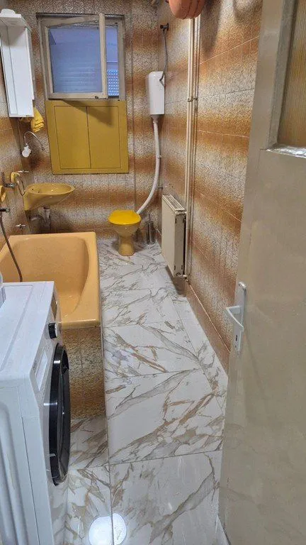 Izdavanje, dvosoban stan, 80m², Centar, Podgorica