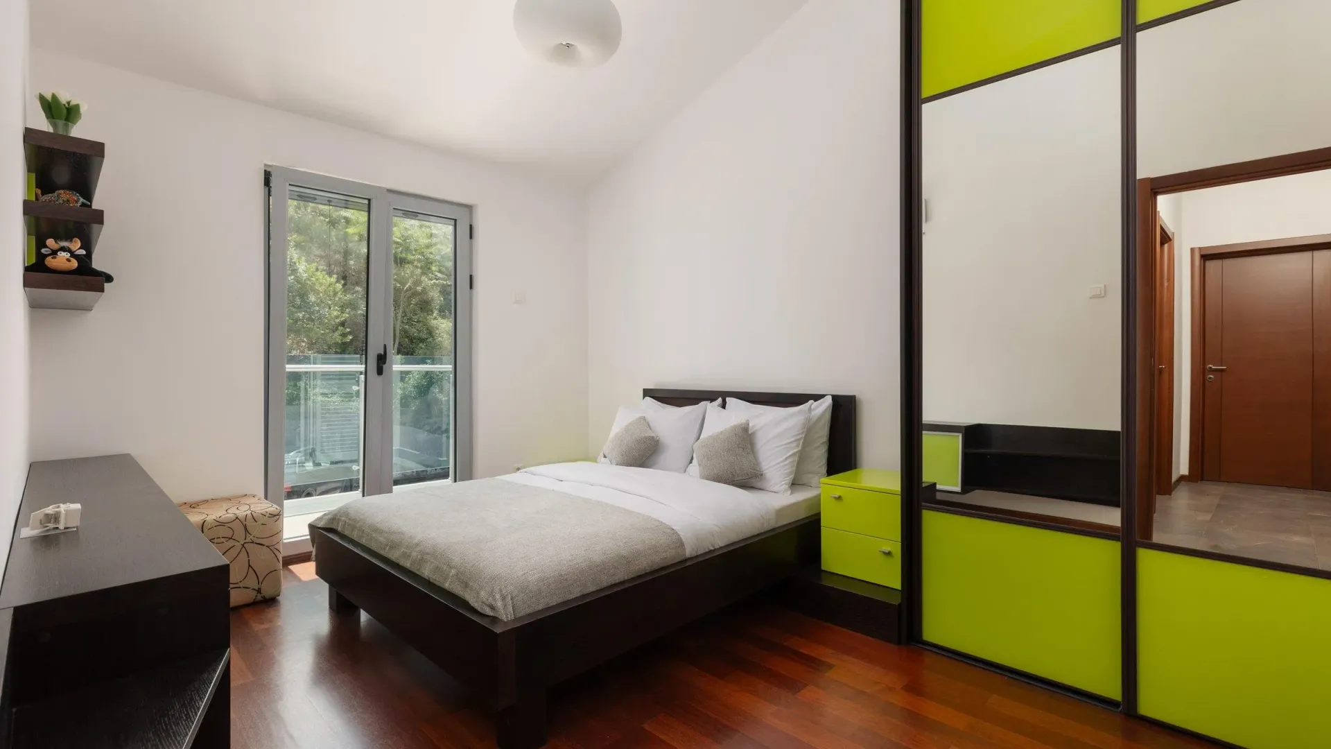 Prodaja, dvosoban stan, 84m², Dobrota, Kotor