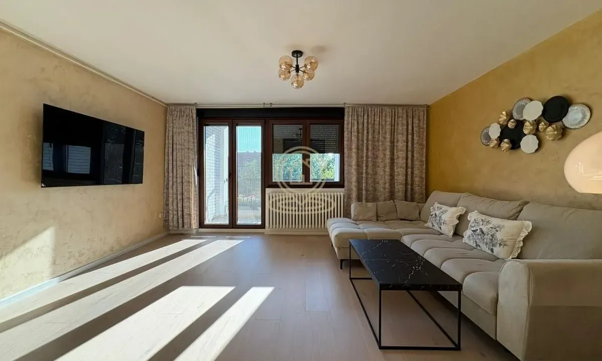 Prodaja, četvorosoban stan, 66m², Novo naselje, Novi Sad