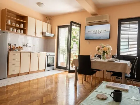 Izdavanje, dvosoban stan, 139m², Baošići, Herceg Novi - image 2