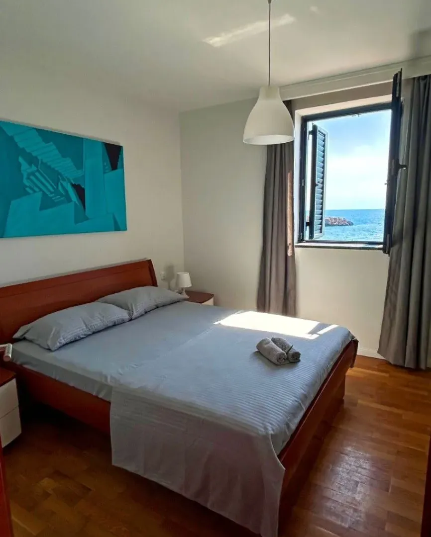Sale, two bedroom apartment, 56m², Sveti Stefan, Budva
