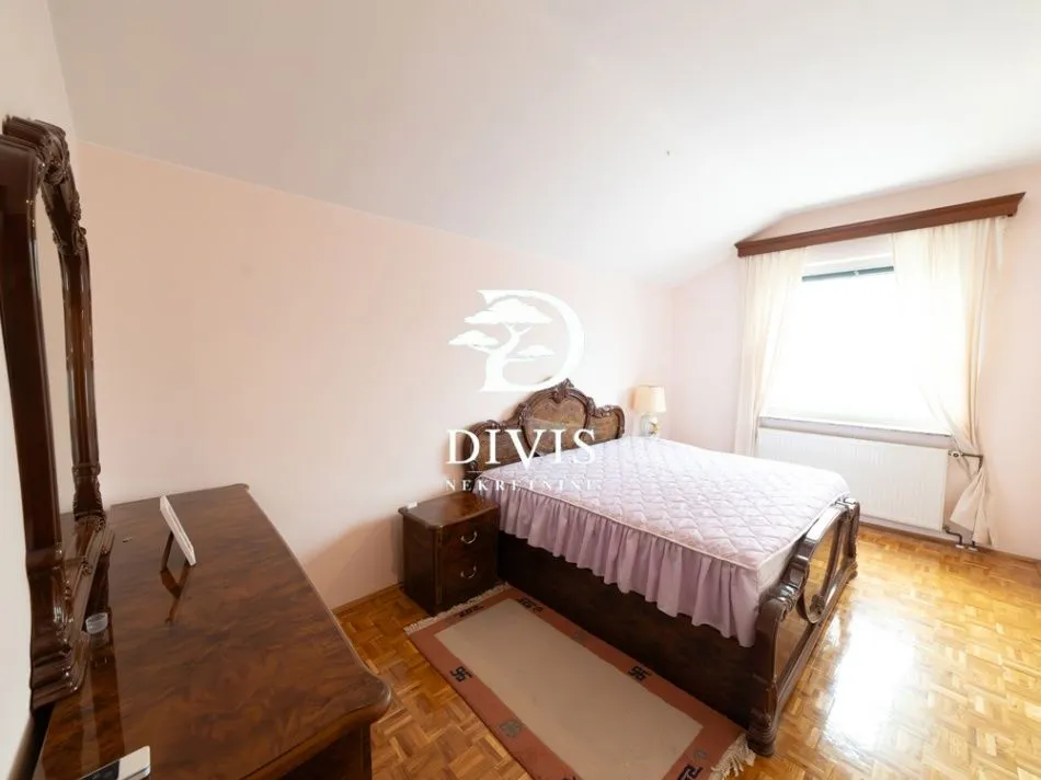 Prodaja, kuća, 250m², Novi Banovci, Stara Pazova