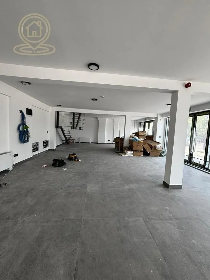 Rent, office space, 550m², Medijana, Niš