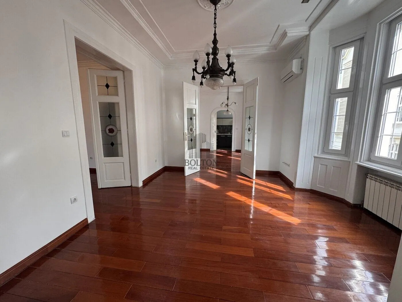 Izdavanje, četvorosoban stan, 104m², Centar, Požarevac