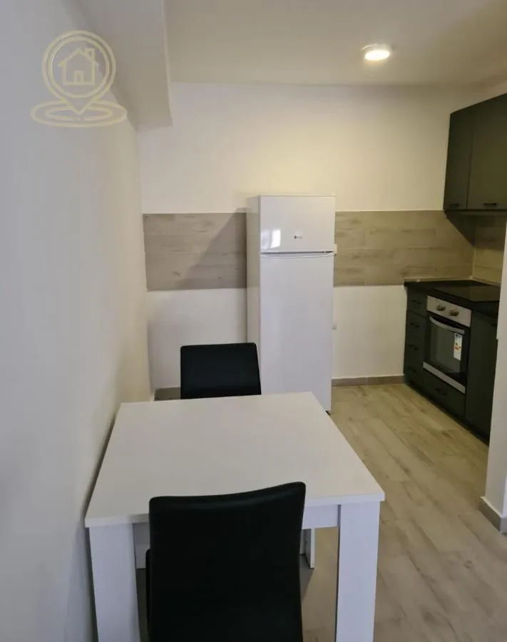 Izdavanje, dvosoban stan, 42m², Savski Venac, Beograd
