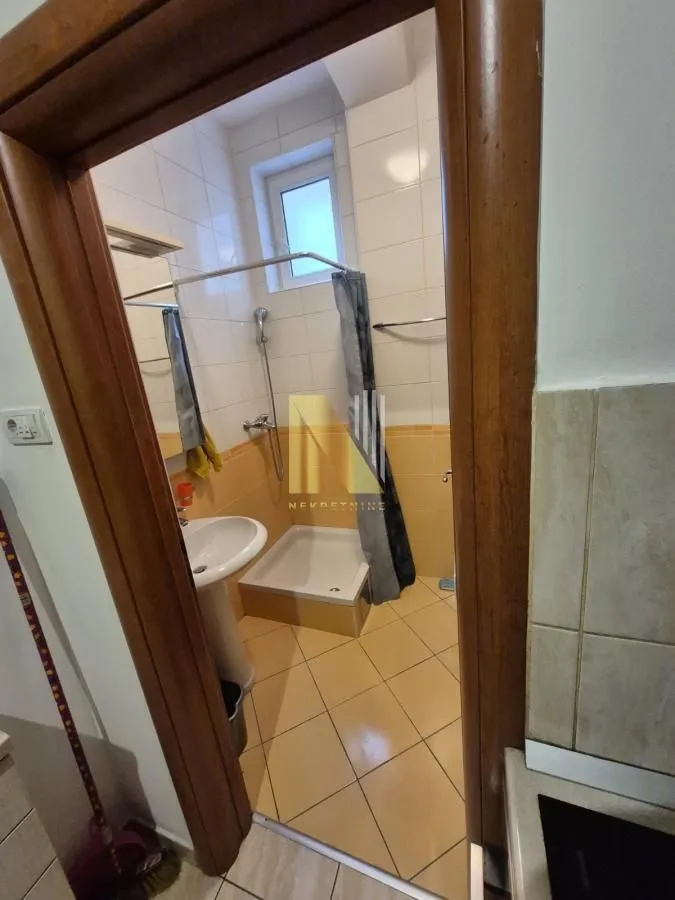 Izdavanje, garsonjera, 27m², Grbavica, Novi Sad Sve Podlokacije