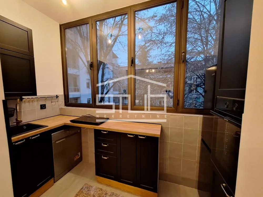 Izdavanje, trosoban stan, 70m², Savski Venac, Beograd