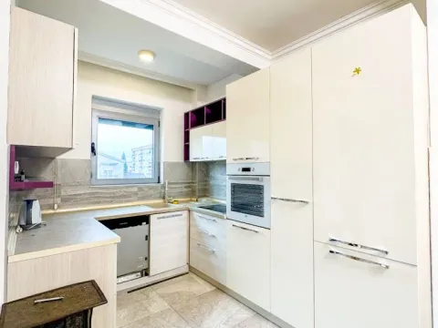 Izdavanje, dvosoban stan, 75m², Stari Aerodrom, Podgorica - image 5