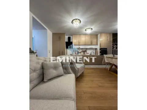 Izdavanje, trosoban stan, 90m², Vračar Sve Podlokacije, Beograd - image 2