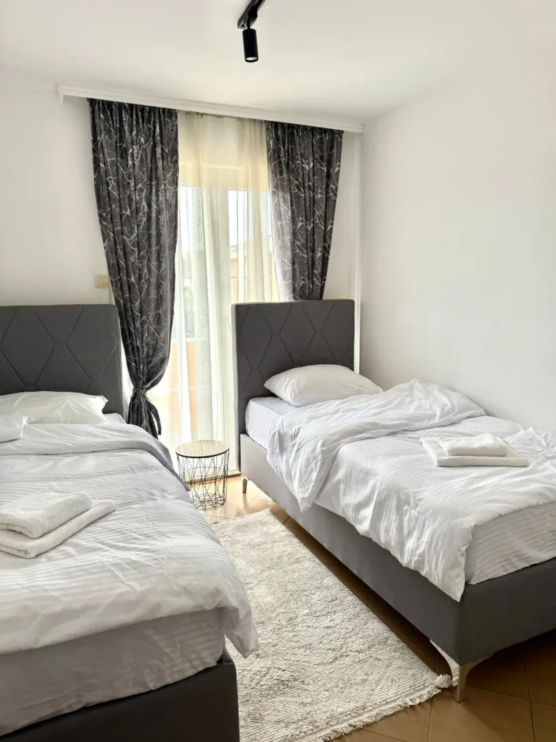 Rent, house, 200m², Gornja Gorica, Podgorica