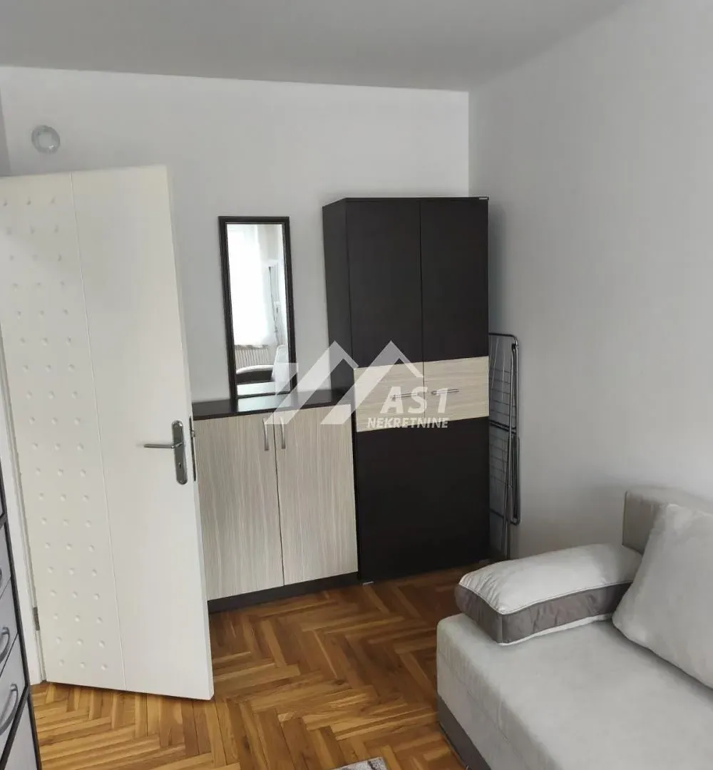 Izdavanje, jednosoban stan, 27m², Bulevar Evrope, Novi Sad Sve Podlokacije