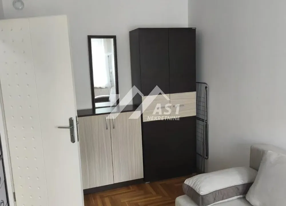 Izdavanje, jednosoban stan, 27m², Bulevar Evrope, Novi Sad Sve Podlokacije