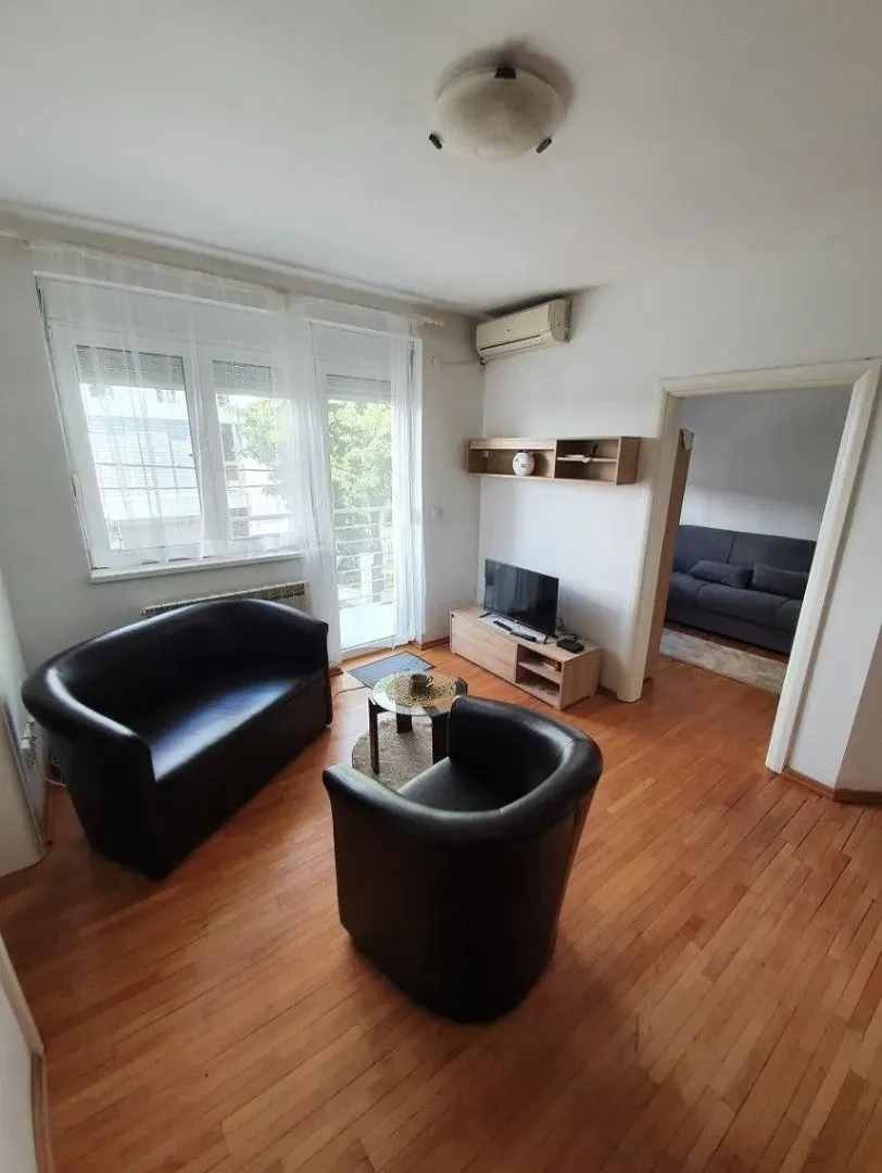 Izdavanje, dvosoban stan, 43m², Vračar Hram, Vračar Sve Podlokacije