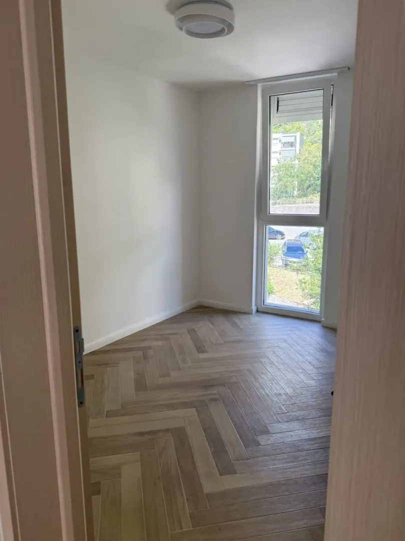Izdavanje, dvosoban stan, 62m², Dobrota, Kotor