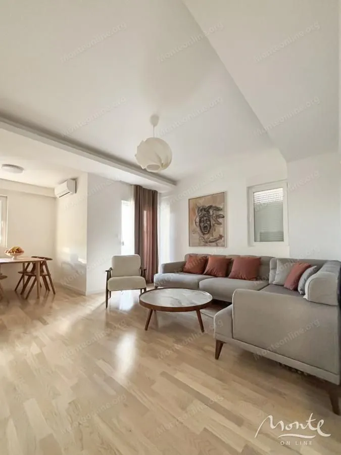 Prodaja, dvosoban stan, 67m², Centar, Podgorica