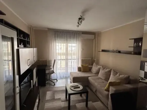 Izdavanje, garsonjera, 29m², Bulevar Oslobodjenja, Novi Sad Sve Podlokacije - image 2