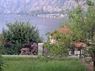 Izdavanje, kuća, 300m², Prčanj, Kotor - image 2