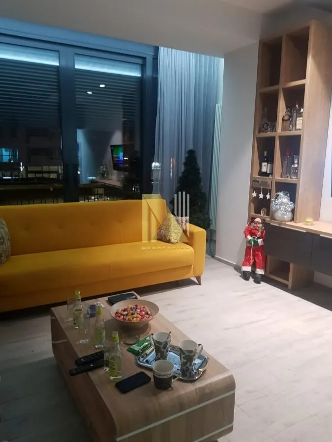 Izdavanje, trosoban stan, 80m², Stari grad, Novi Sad