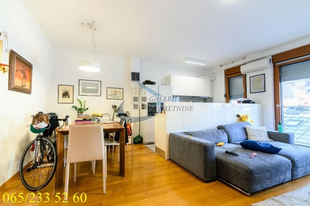Sale, three bedroom apartment, 65m², Cvetni Trg, Vračar Sve Podlokacije