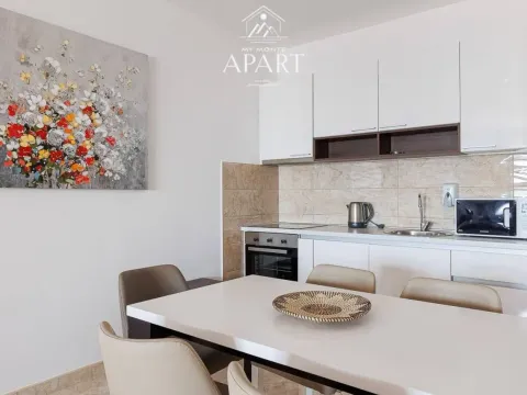 Izdavanje, trosoban stan, 107m², Bečići, Budva - image 4