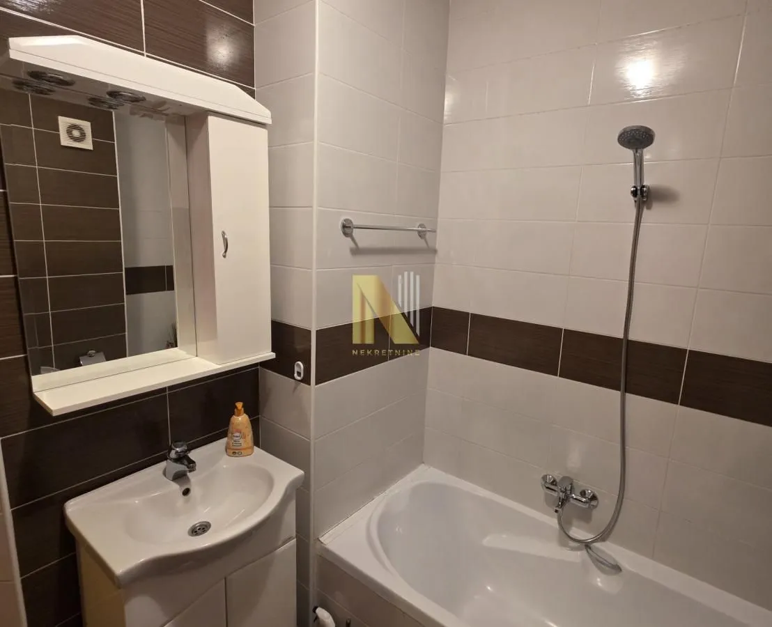 Izdavanje, dvosoban stan, 40m², Grbavica, Novi Sad Sve Podlokacije