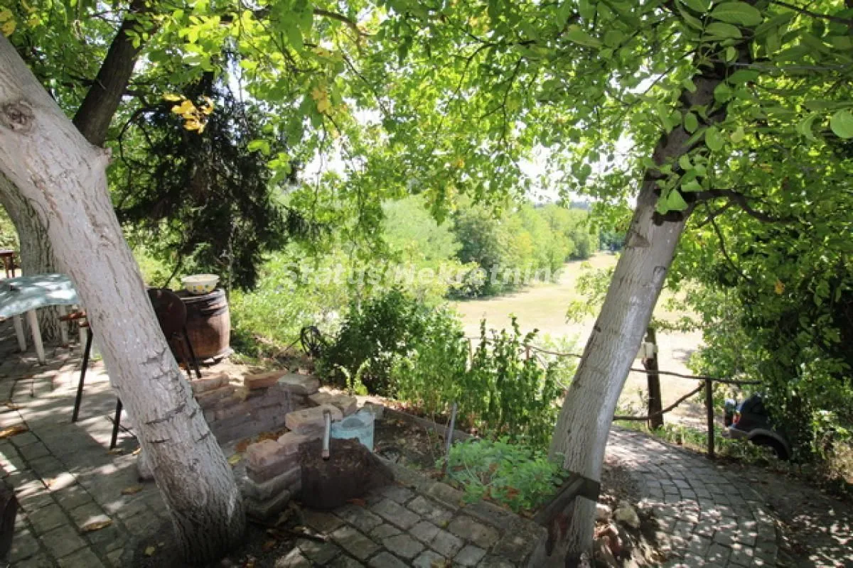 Izdavanje, poslovni prostor, 115m², Irig, Srbija