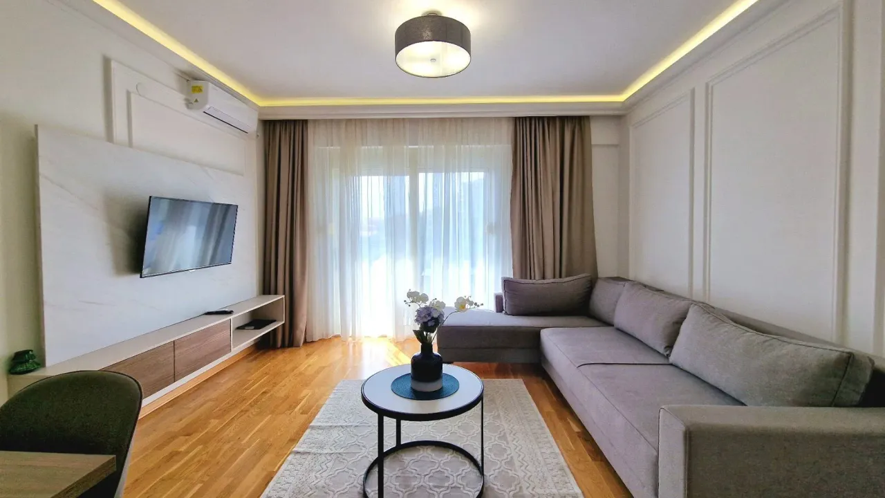 Izdavanje, jednosoban stan, 50m², Bečići, Budva