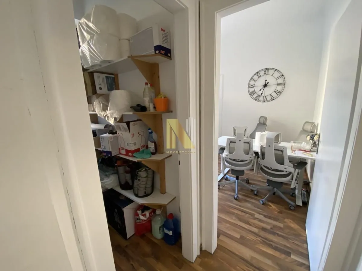 Prodaja, četvorosoban stan, 131m², Centar, Novi Sad