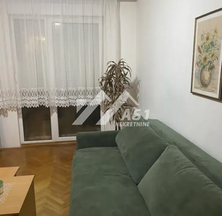 Izdavanje, stan, 26m², Bulevar Oslobodjenja, Novi Sad Sve Podlokacije