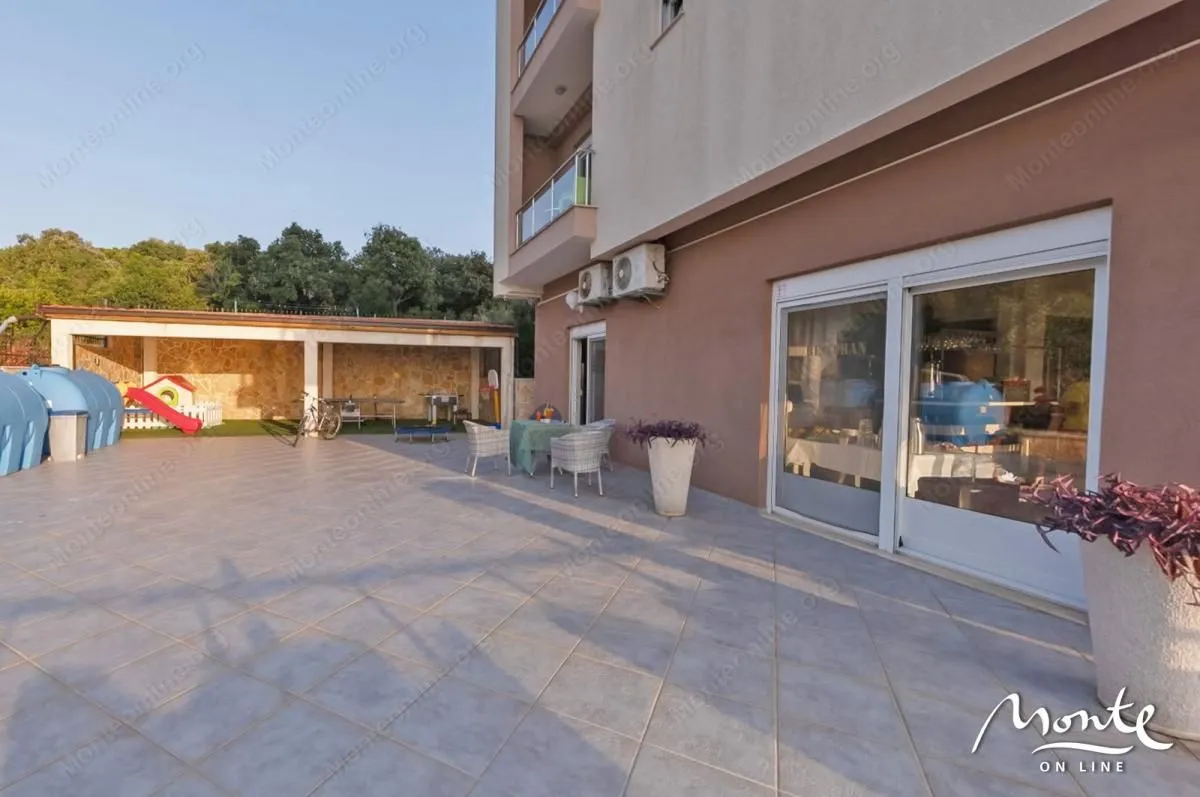 Sale, office space, 1100m², Kunje, Bar
