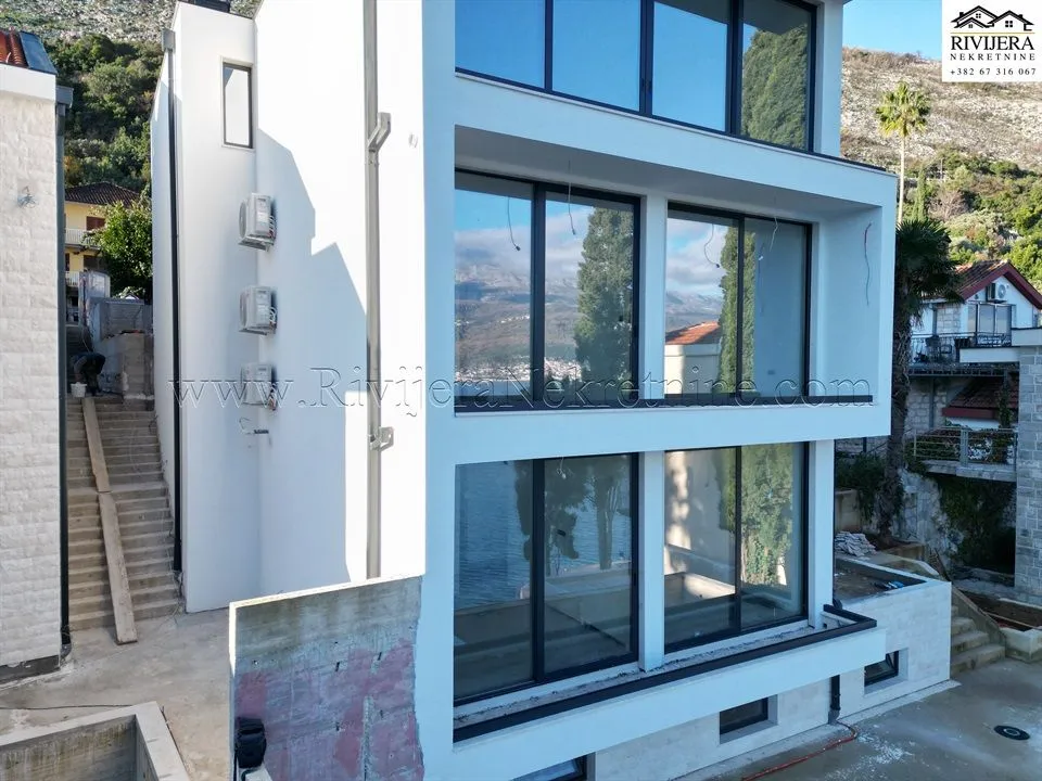 Prodaja, kuća, 430m², Njivice, Herceg Novi
